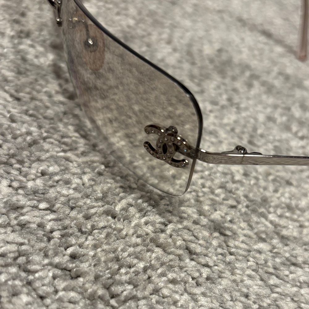 CHANEL Silver and Grey Gradient Aviator  Sunglasses - Picture 8 of 9